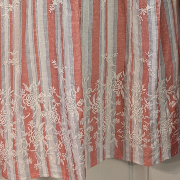 Embroidered dress - Picture 3 of 3